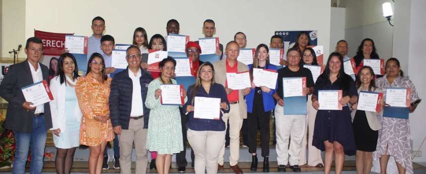 22 Graduardos del diplomado en Derechos Humanos y Ambiente en la Humboldt